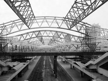 Prefabrike limyè asye estrikti tren estasyon