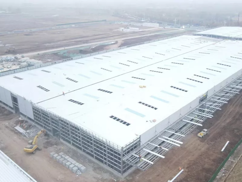 Estrikti Steel Distribisyon Sant Building