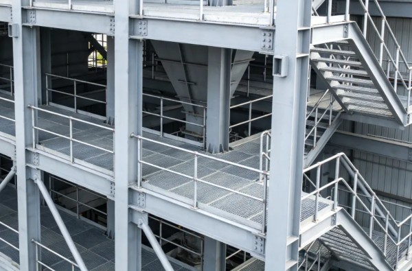 Steel estrikti platfòm