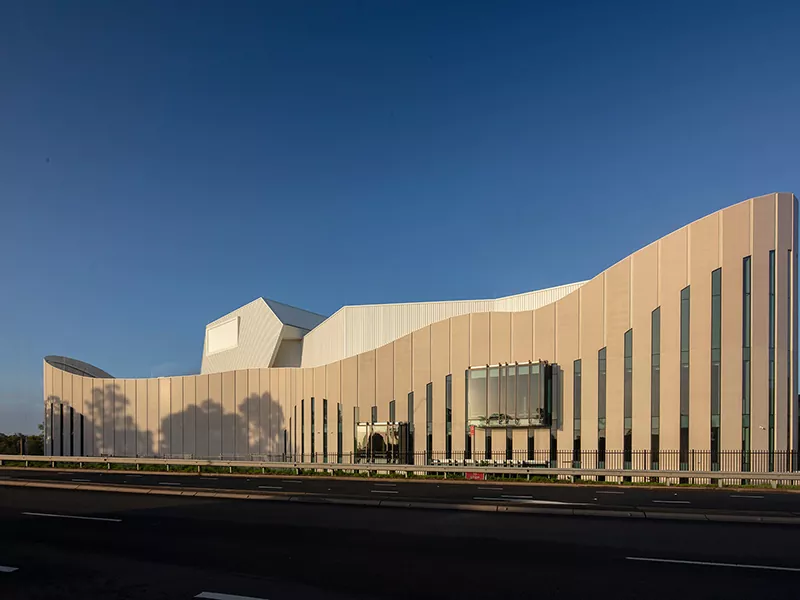 Steel Estrikti Teyat Building